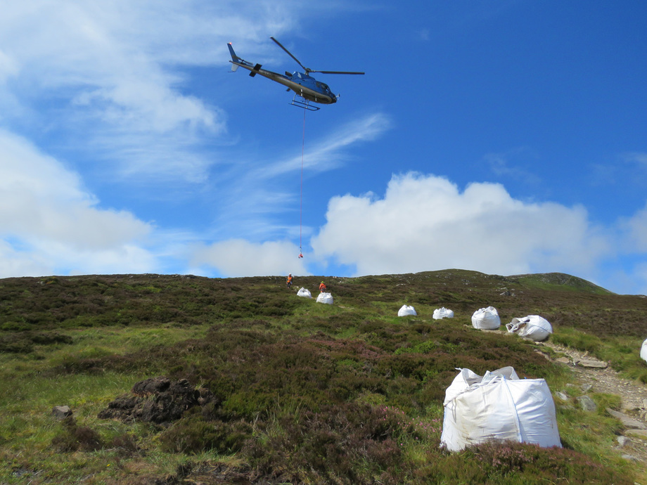 Schiehallion helicopter lift
