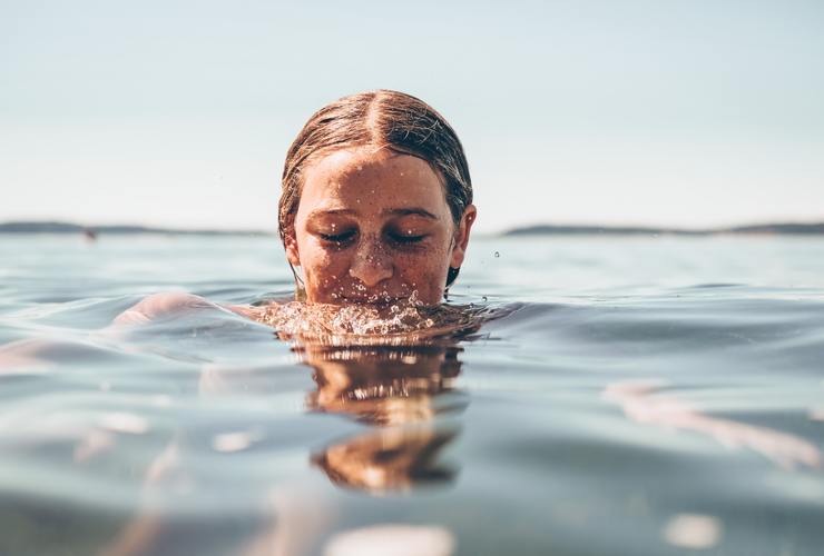 Wild swimming - Unsplash - Erik Dungan